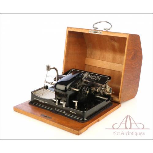 Antique Mignon 4 Typewriter in Amazing Condition. France, 1923