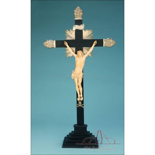 Antiguo Cristo de Marfil con Apliques de Plata. S. XIX. Con CITES