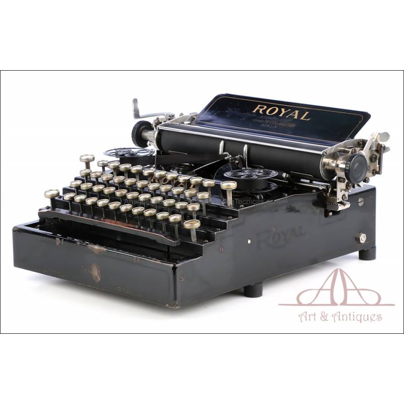 Antique Royal Model 5 Typewriter. England, Circa 1910
