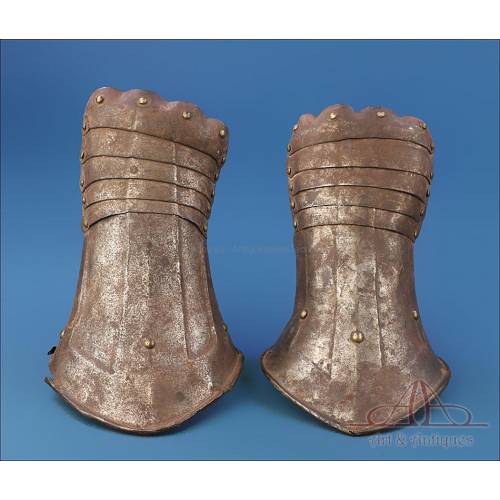 Antique Pair of Armor Gauntlets from the 17th Century. Spain, Circa 1650