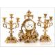 Antiguo Reloj y Candelabros de Sobremesa de Bronce. Japy Freres. Francia, Circa 1900