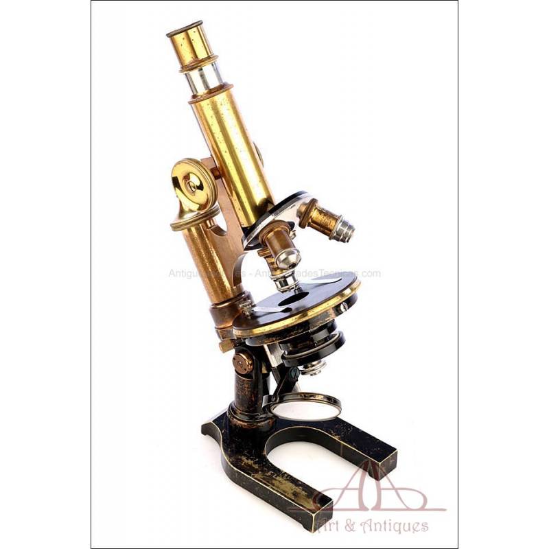 Antique Leitz Wetzlar Microscope. Germany, 1908 Antique Leitz Wetzlar Microscope. Germany, 1908