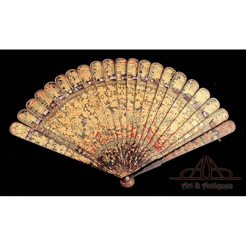 Antique Chinese Fan in Decorated Lacquered Wood. Gilded Chineries. XIX Century