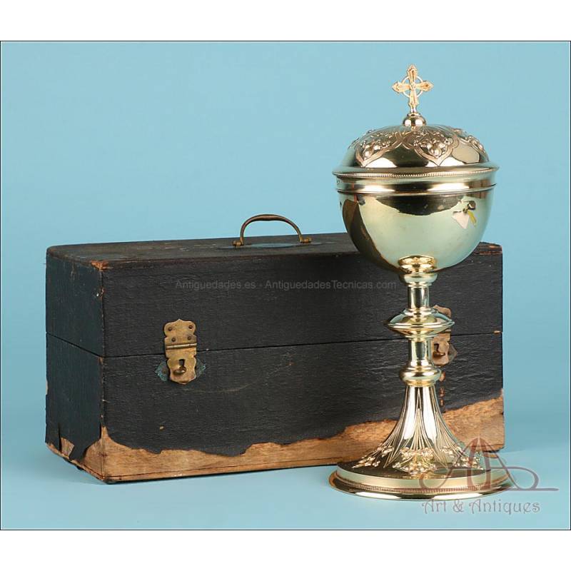 Fine Gilt Silver Ciborium in Its Storing Case. France, Circa 1900