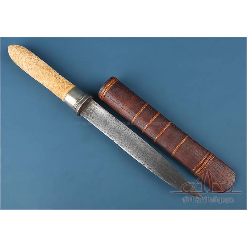 Antique Burmese Dagger with Carved Handle. Burma Circa 1900