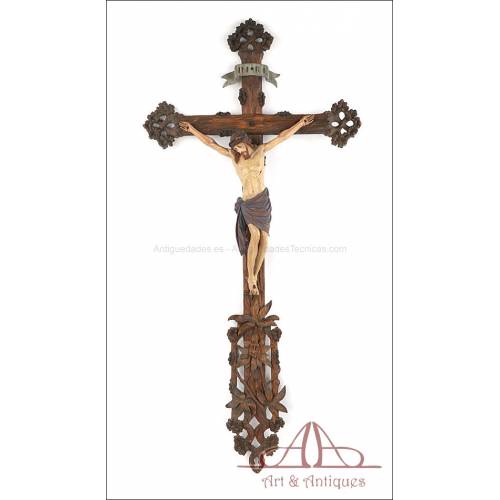 Enorme Crucifijo Antiguo de Madera Tallada a Mano. Siglo XIX