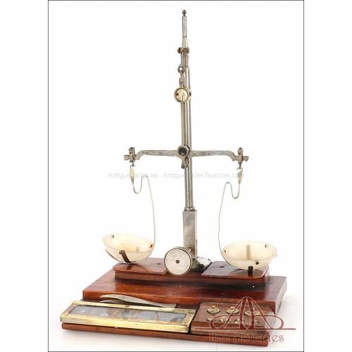 Beautiful Antique Laboratory or Pharmacy Scale. Germany, 1940.