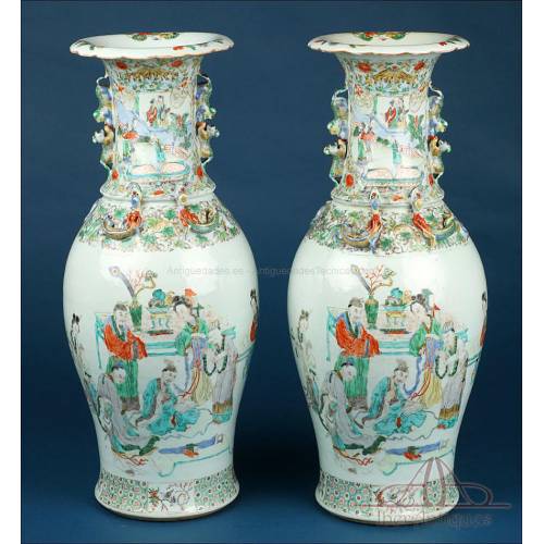 Importante Pareja de Jarrones de Porcelana China Antigua. 60 cms. Periodo Qing. S. XIX