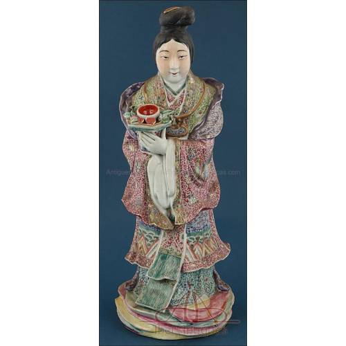 Gorgeous Antique Chinese Porcelain Figurine. Qing Era. Circa 1890
