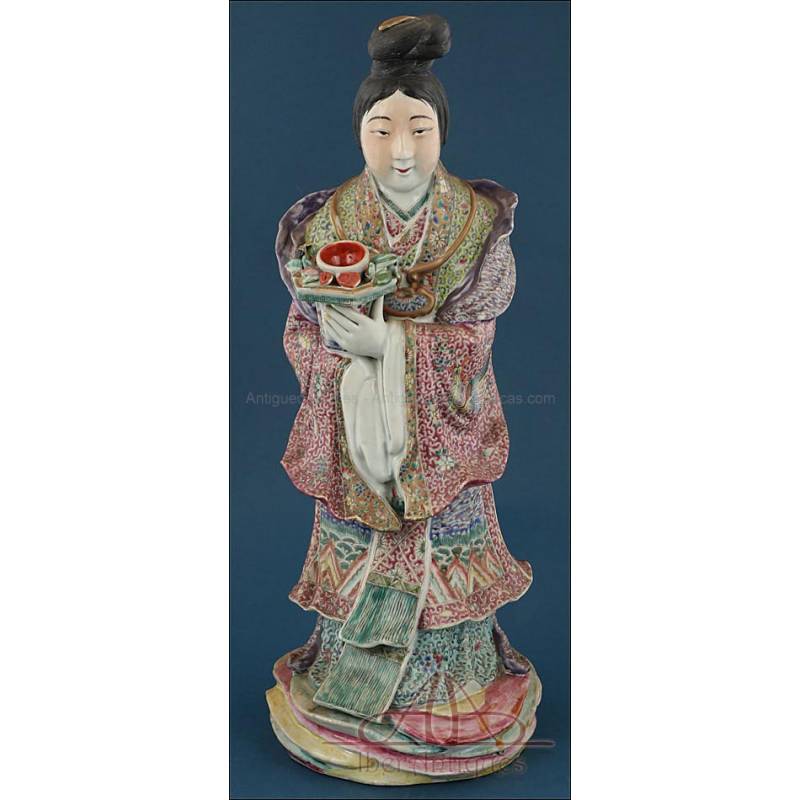 Gorgeous Antique Chinese Porcelain Figurine. Qing Era. Circa 1890