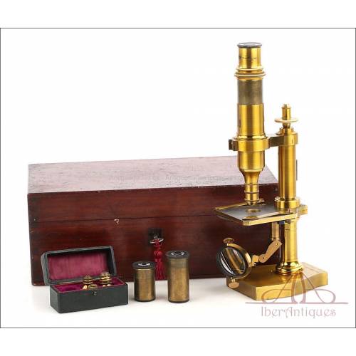 Antiguo Microscopio de Latón Nachet, Mod. 11. Francia, Circa 1890