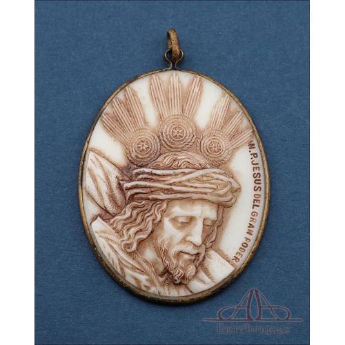 Colgante vintage con camafeo de Jesús del Gran Poder c. 1970