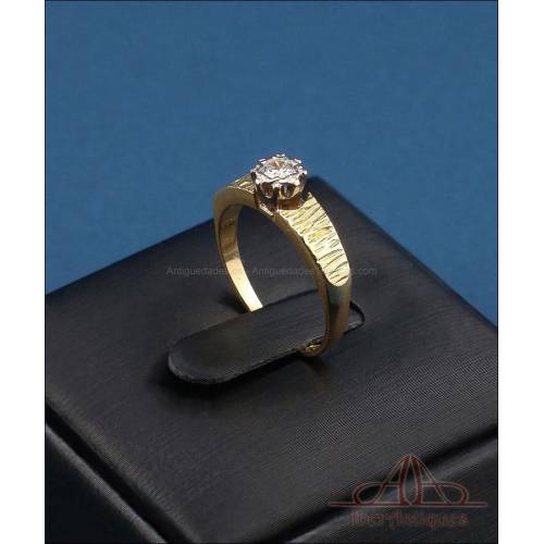 Vintage solitaire, 18K gold ring with natural 3.5 mm diamond