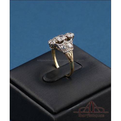 Beautiful Antique 18 K Gold Ring with 7 Natural Diamonds
