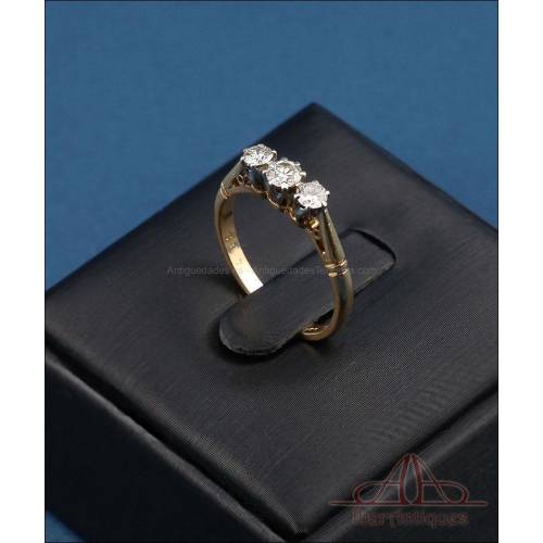 Anillo trilogía vintage de oro 18K con tres diamantes naturales centrales