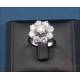 Sortija rosetón, 9 diamantes y oro blanco de 18K, con certificación gemológica