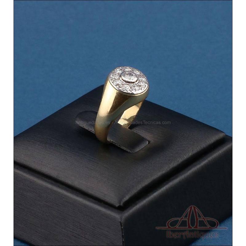 Vintage 18K gold ring with 10 natural diamonds and a 4 mm central stone