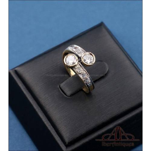 Vintage 18K gold Toi et Moi ring with double central zirconia and pave