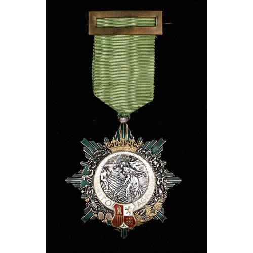 Medalla de categoría caballero de la Orden al mérito Agrícola. Epoca de Franco.