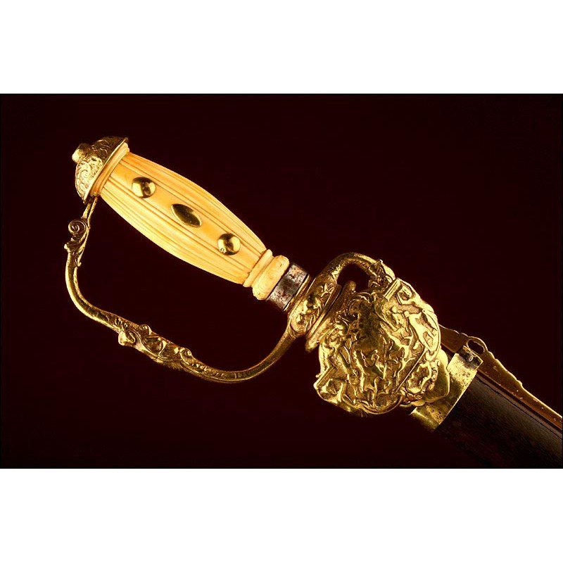 Espada de caza francesa, S.XVIII. Con empuñadura de marfil y guarnición de latón. Bien conservada