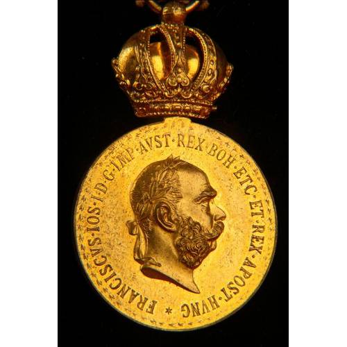 Medalla austriaca al Mérito Militar en Tiempo de Guerra. 1ª Guerra Mundial. En estuche original.
