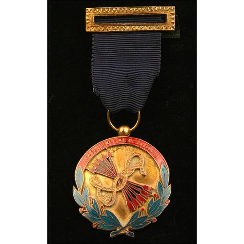 España, Medalla a la Constancia del Frente de Juventudes de la Falange. Personalizada con Inscripción. Años 60