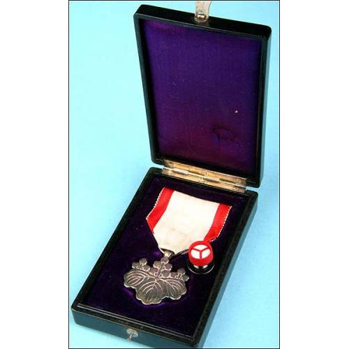Japan. Order of the rising sun 8th class. With original case.