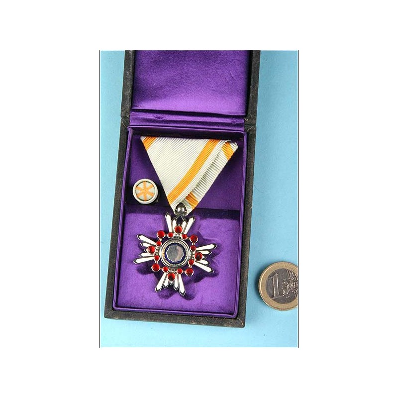 Japan. Order of the Sacred Treasure 6th class. With its case.