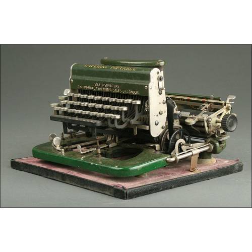 Beautiful English Imperial D Typewriter, 1919. With Detachable Keyboard