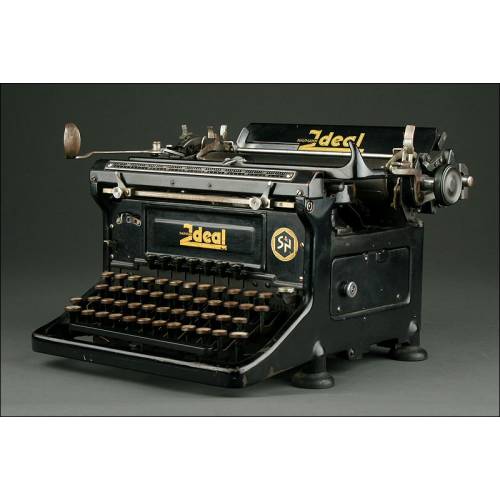 Elegant German Ideal D Typewriter, 1945. Well Preserved and Working