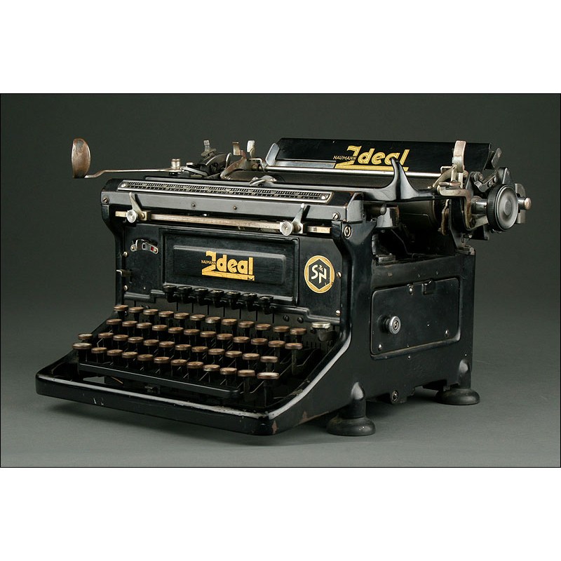 Elegant German Ideal D Typewriter, 1945. Well Preserved and Working