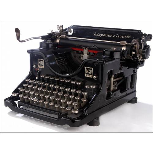 Hispano Olivetti M40 Typewriter, in very good condition. Barcelona, 1940's. Working