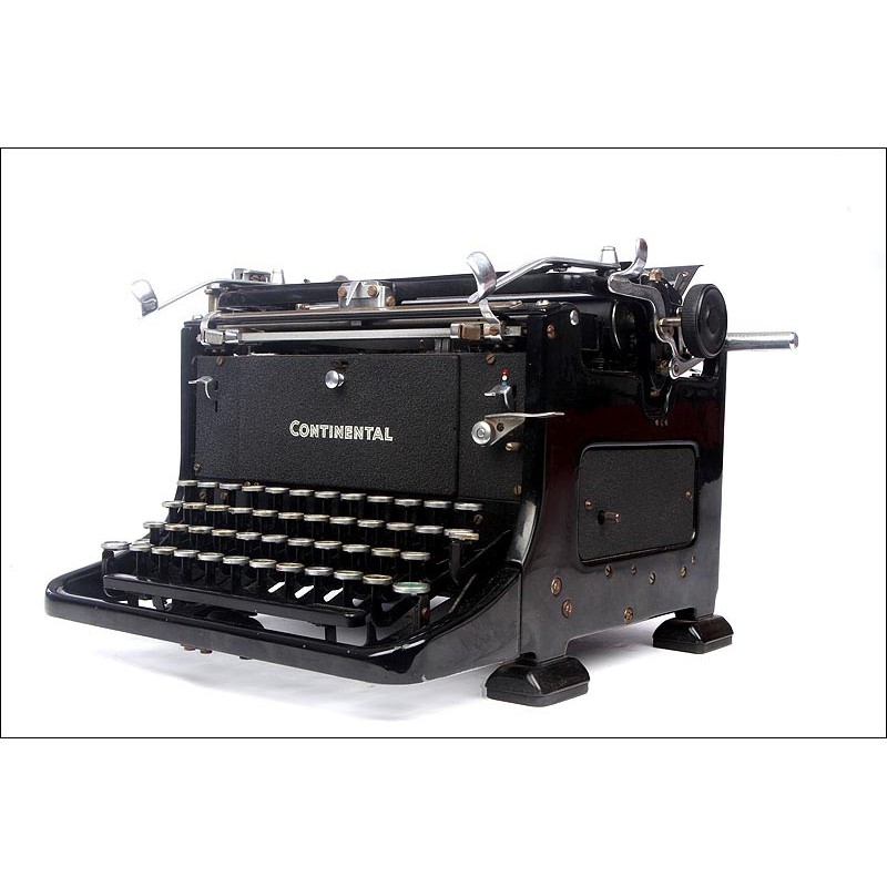 Elegant German Continental Typewriter. Forties of the XX Century. In Perfect Condition.