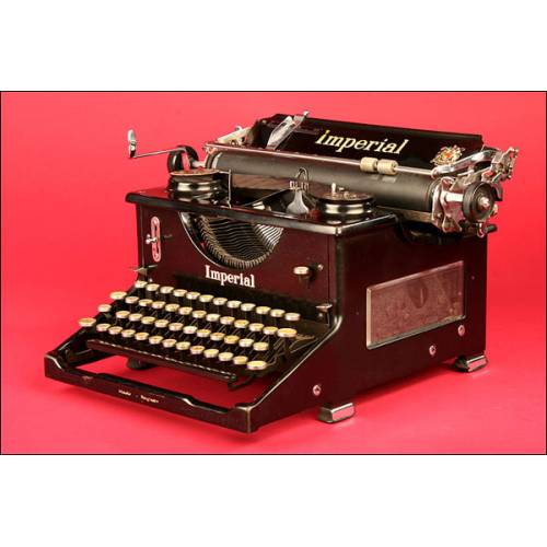 Elegant Imperial Model 60 typewriter in perfect working order. England ca. 1950.
