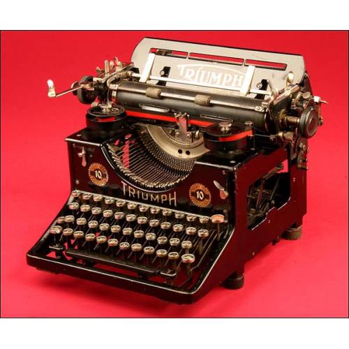 Triumph Model 10 Typewriter in Perfect Aesthetic and Functional Condition, 1915.