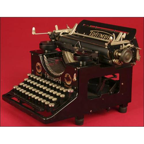 Triumph Typewriter in Perfect Aesthetic and Functional Condition. Model manufactured in 1911.