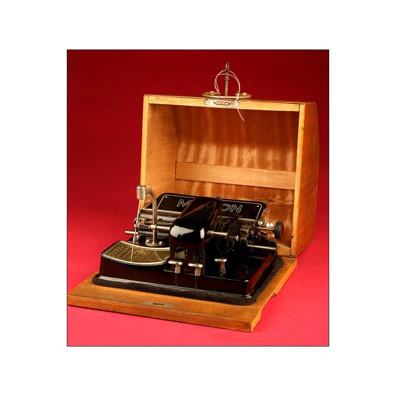 Curious German Mignon Typewriter in Perfect Condition. Beginning of the XX Century.