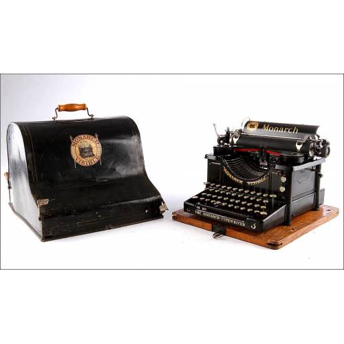 Monarch Visible No. 3 Typewriter in Very Good condition. New York, Circa 1915