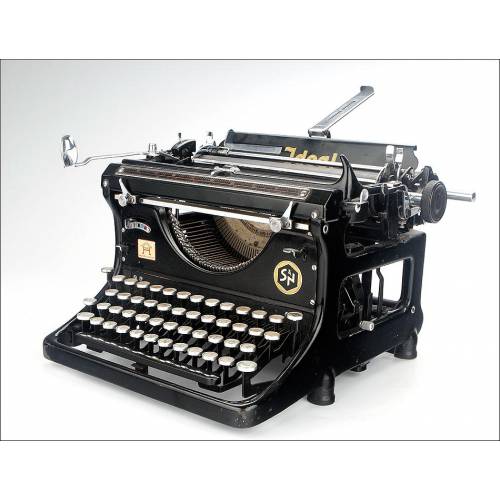Attractive Ideal D Typewriter in very good working order. Germany, 1930's