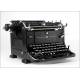 Atractiva Máquina de Escribir Continental Standard en Funcionamiento. Alemania, Circa 1930