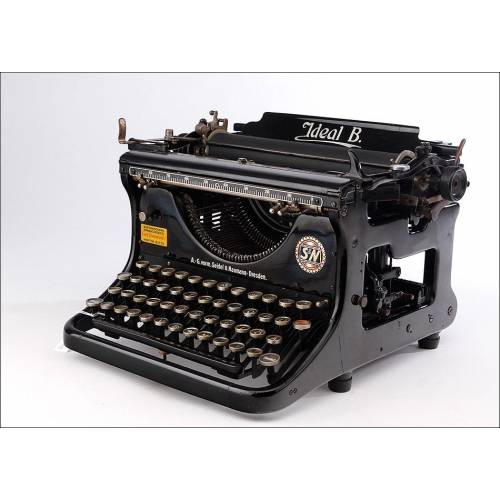 Ideal B Typewriter. Very Good Condition. American Design. Manufactured in Germany, 1915