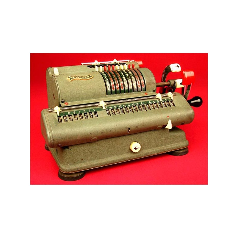 Decorativa Calculadora Marca Walther Modelo WSR 18 en Buen Estado de Funcionamiento, ca. 1950.