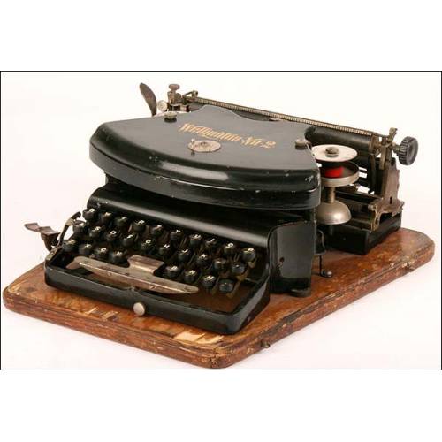 Máquina de escribir Wellington 2. 1908. Con cofre