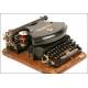 Máquina de escribir Wellington 2. 1908. Con cofre