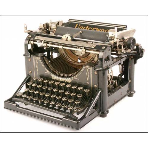 Antigua máquina de escribir Underwood. 1915