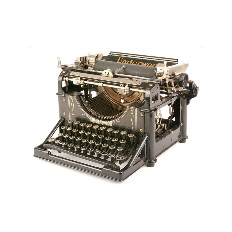 Antigua máquina de escribir Underwood. 1915