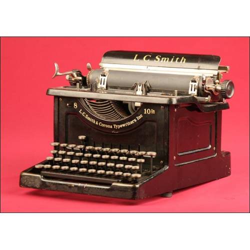 Decorative typewriter LC Smith 8-10. 1915