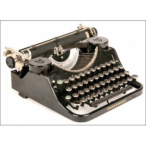 Underwood Portable Typewriter. 1924