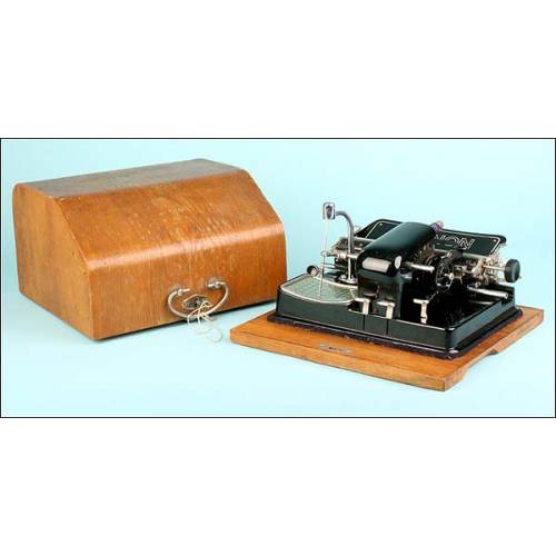 Mignon typewriter, complete with key! 1923