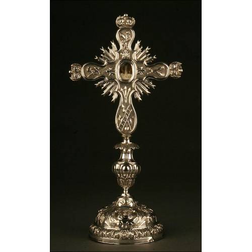 Impressive Spanish Solid Silver Reliquary. XIX Century. With Contrasts and Reliquary.